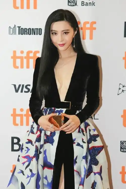 范冰冰性感深v事业线高清写真[2/9]_美女明星_美桌网