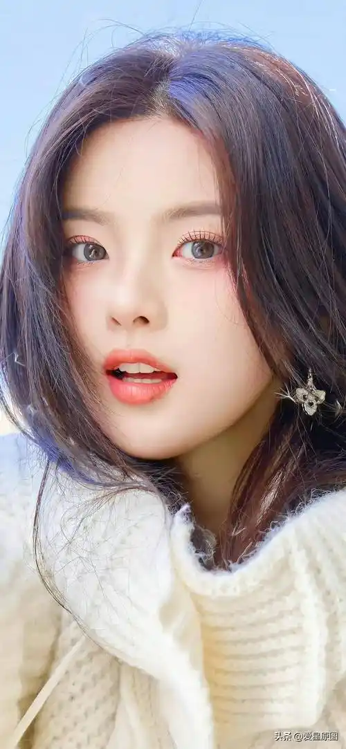 了中国内地新星杨超越各个时期经典的艺术超清原图写真壁纸七十七张供