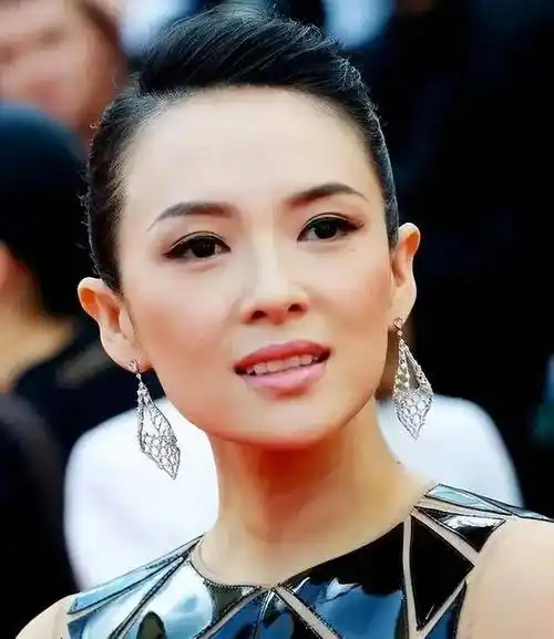 "娱乐第一狗仔"卓伟爆出的惊天大瓜,个个轰动,次次实锤_赵丽颖_成龙