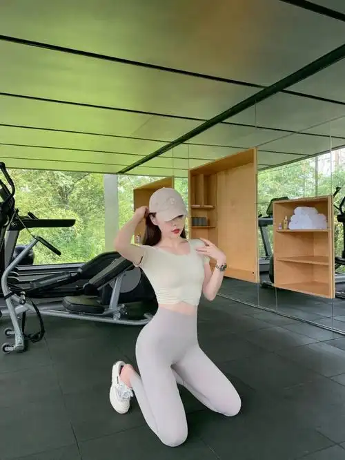 减肥一定要有一套清冷显瘦的健身瑜伽服