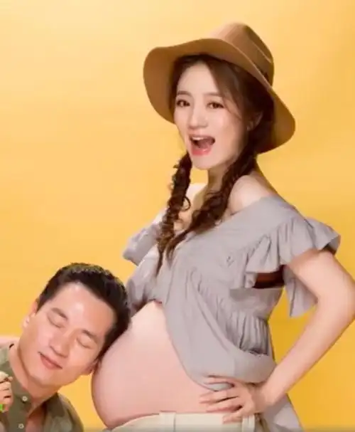 看得出来,安以轩近两年虽因怀孕生子很少工作,但很享受和家人一起的