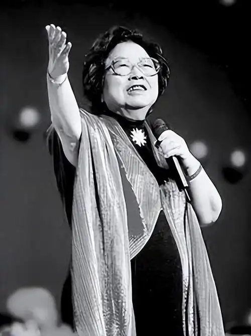 年过八旬的歌唱家今昔有人再婚终获幸福有人已悄然离世多年