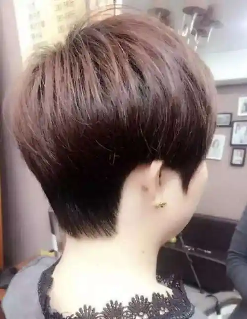 脸大脖子短适合什么发型大脸脖子短适合什么短发