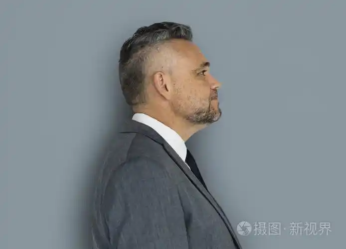 成人的高加索人脸轮廓