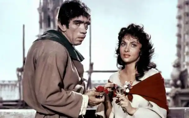 多版本《巴黎圣母院》,你更爱哪一个?话匣妹更爱音乐剧版