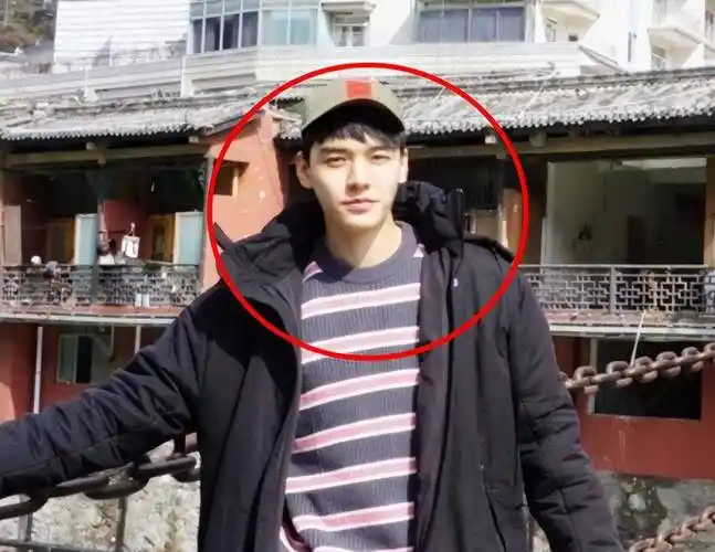 龚俊大学时期旧照流出,看清9年前的素颜状态,是否整容一目了然_演技