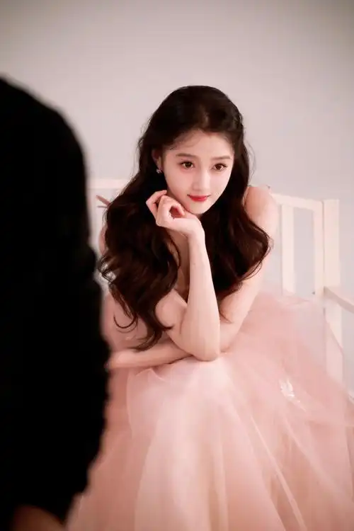 #关晓彤春日花仙子#