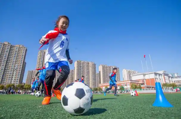 江苏海安:校园足球 快乐成长|小学_新浪财经_新浪网