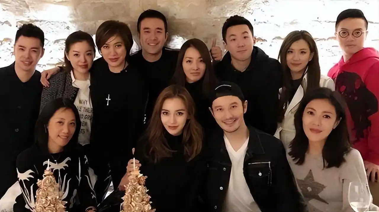 杨颖晒34岁生日照,穿着朴素笑得开心,网友:人走茶凉?