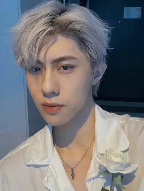 男生夏季发色氛围感拉满