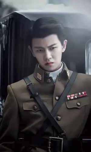 《秋蝉》开播,任嘉伦军装帅气来袭,有没有杀到你呢?