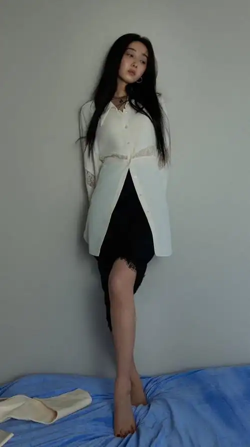 蒋梦婕美足合集突然发现她的脚是真美,而且很喜欢穿一字带不愧是林