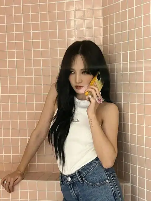 孟佳好辣这身材绝了,穿搭也很有个人风格,酷飒拽姐很难不爱!