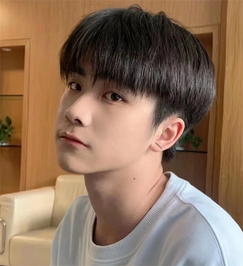 韩式碎盖头发型 帅气少年感十足_韩式男发 - 美发站