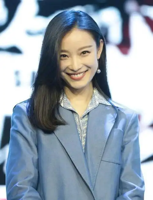 倪妮,1988年8月8日生于南京,毕业于中国传媒大学南广学院语言传播系