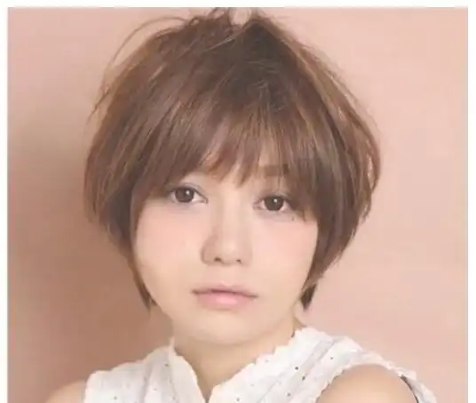 女生碎发短发发型图片 碎发短发如何打理迷人
