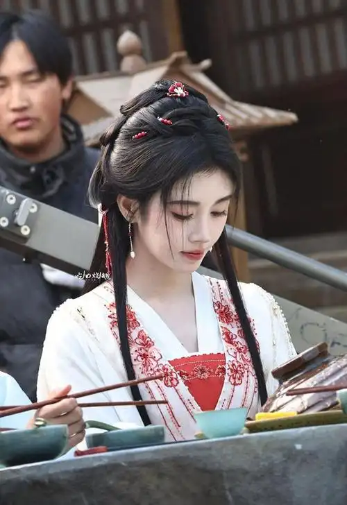 240112古韵今风鞠婧祎古装造型引无数粉丝倾慕