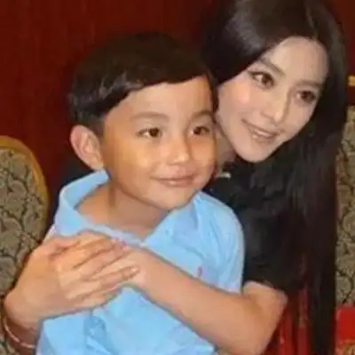 【图】洪金宝范冰冰私生子图曝光 45岁范妈妈张传美生范丞丞