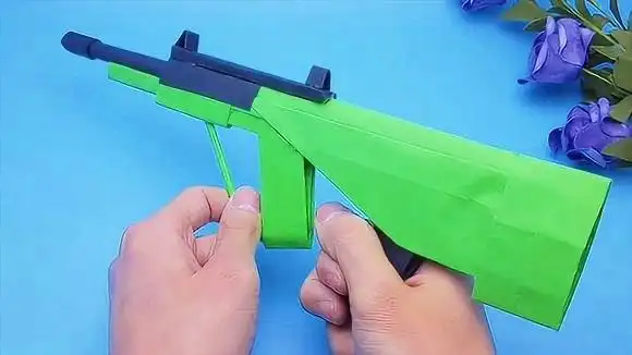 用普通纸来做一把和平精英aug步枪,好玩不伤人,方法教给你了