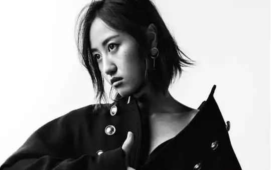 歌手陈粒个人资料 陈粒陈陈陈牵手照片 - 歌词译