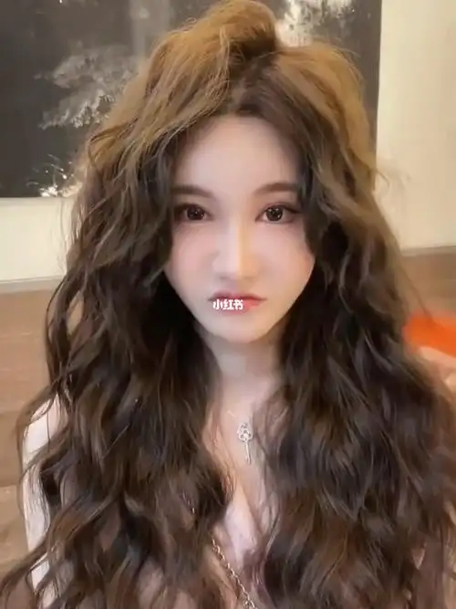 小姐姐一定要尝试的烫发法师芭比烫_烫发_发型_法式风格_卷发_发色