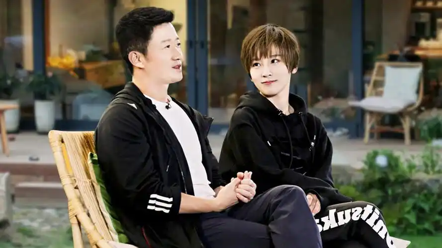 《幸福三重奏 第3季》【吴京谢楠】吴京送谢楠盛大烟花内容简介内地