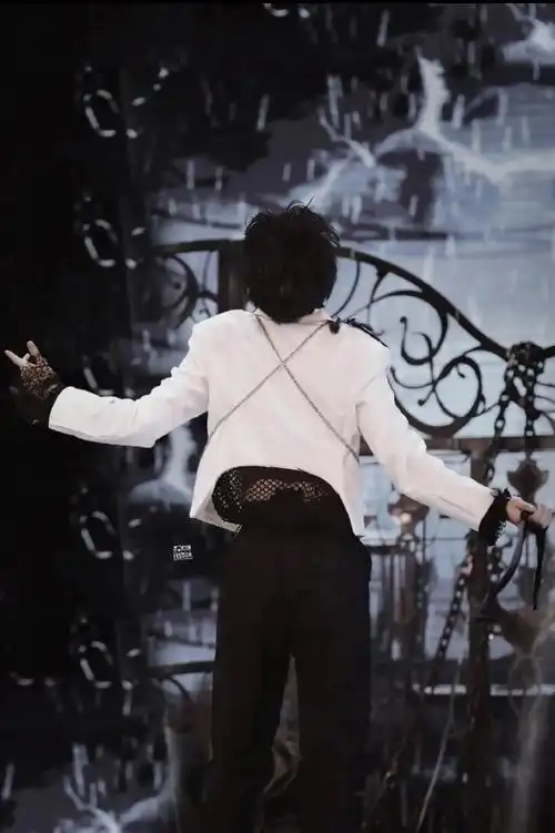 6767仅仅一张背影图 就让我心动了好久严浩翔超话yhx#严浩翔