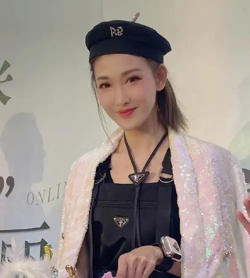 李彩桦遭公司雪藏十年,另一公司老板娘替交违约金,还曝过她丑闻