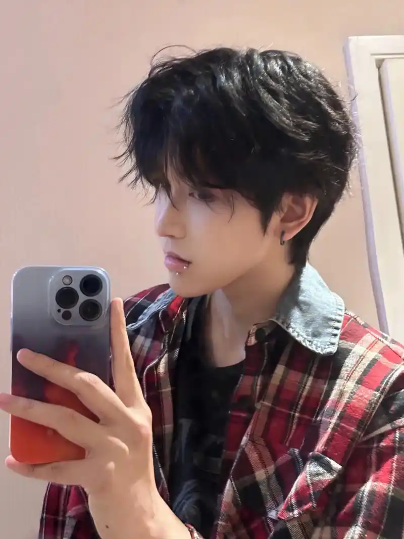 去年网恋被骗了5块,今年我准备了10块#190 #卷毛 - 抖音