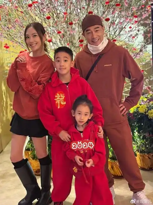 陈小春应采儿又在隔空撒糖##陈小春哄应采儿只要一句话