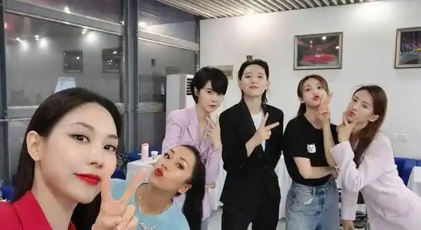 这次参加《伟大征程》演出的浪姐有万茜,郁可唯,李斯丹妮,金晨,王霏霏