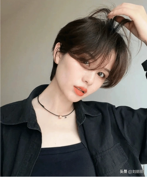 短发发型图片女减龄2022(今年流行的洋气齐肩短发)
