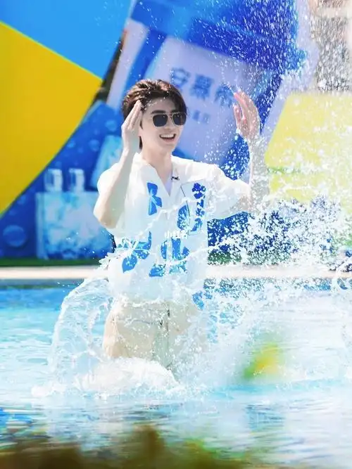 蔡徐坤我要回归我的泳池