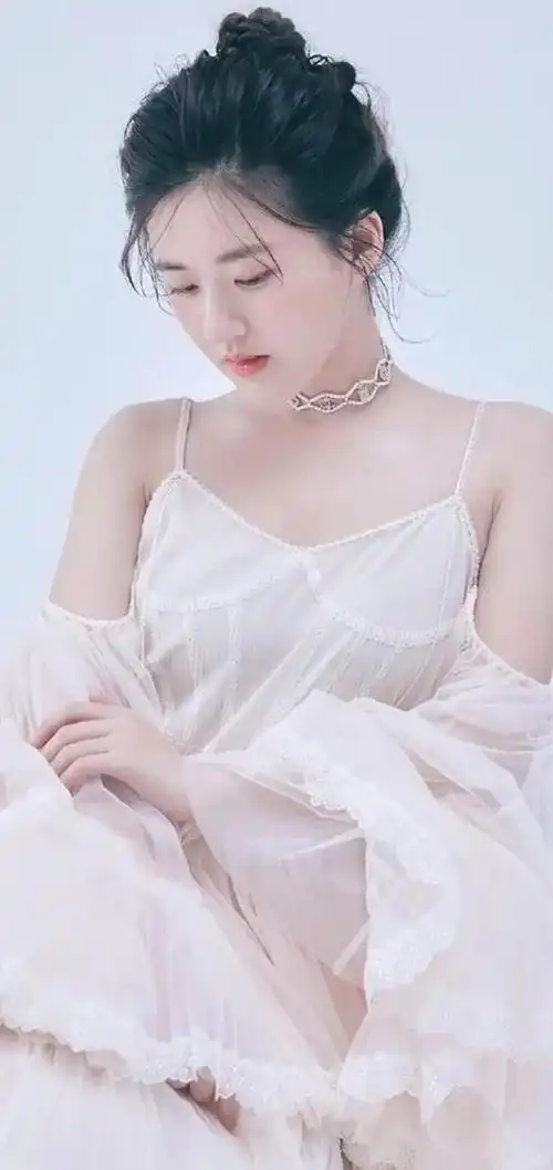 95后演员～赵露思