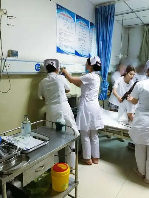 中铁一局集团中心医院外一科患者输液过程中发生急性肺水肿应急演练