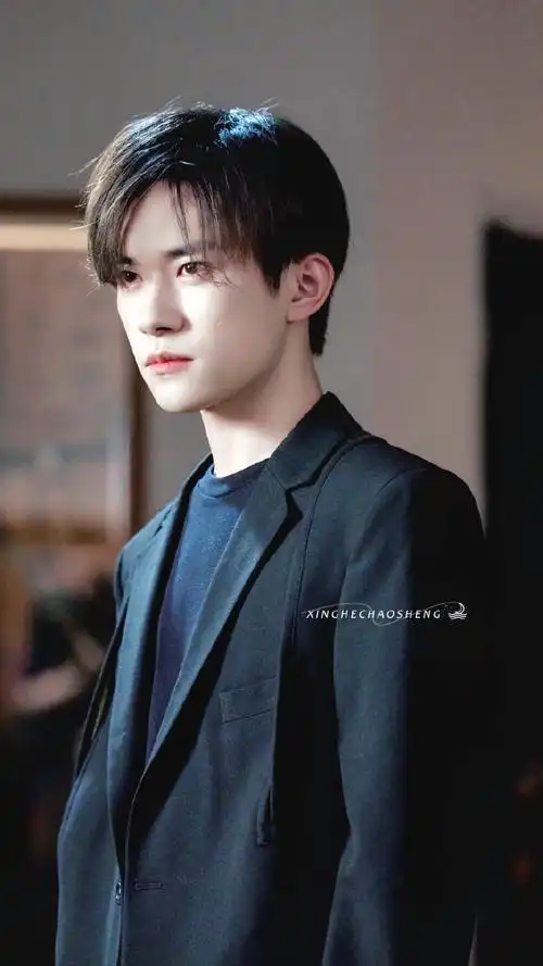 易烊千玺电影奇迹##奇迹宣传主题曲还是笨小孩