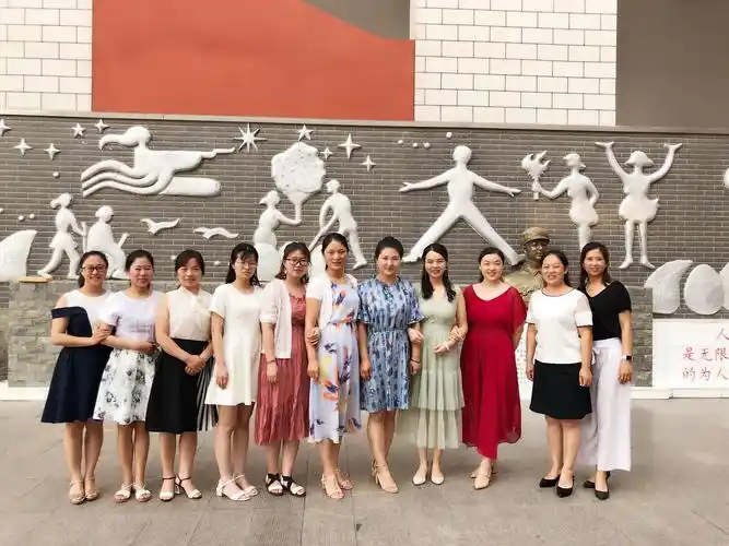 苔花如米小也学牡丹开 ——记"名班主任工作室"交流会