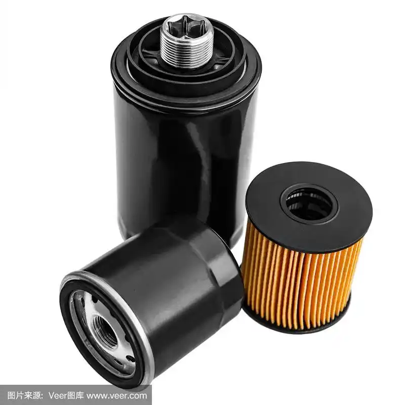 白色背景上的汽车滤油器