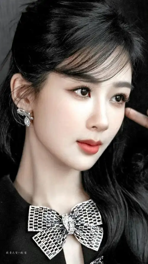 开售吗爆剧大女主杨紫人美实绩高很难不爱@杨紫#杨紫晒照为乔欣庆生