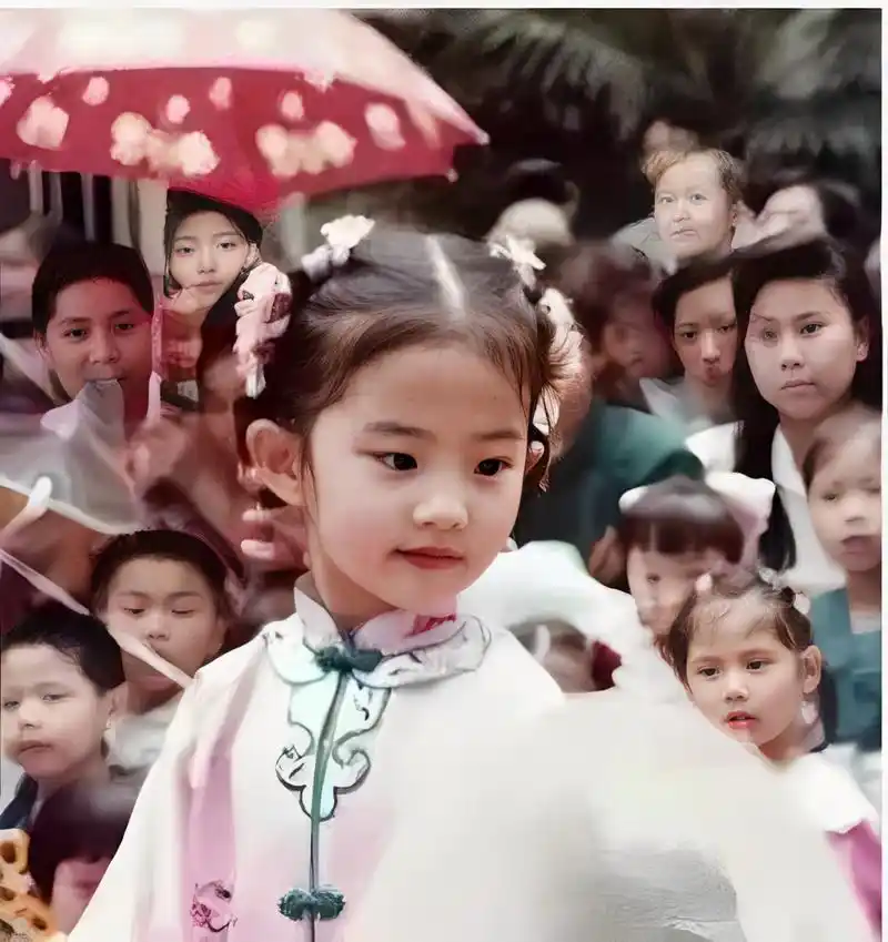这是女神刘亦菲小时候的留影.