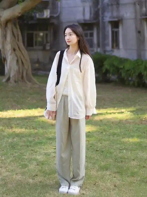 普通女孩穿衣无需复杂,温柔的简约风穿搭示范,简简单单看着舒服