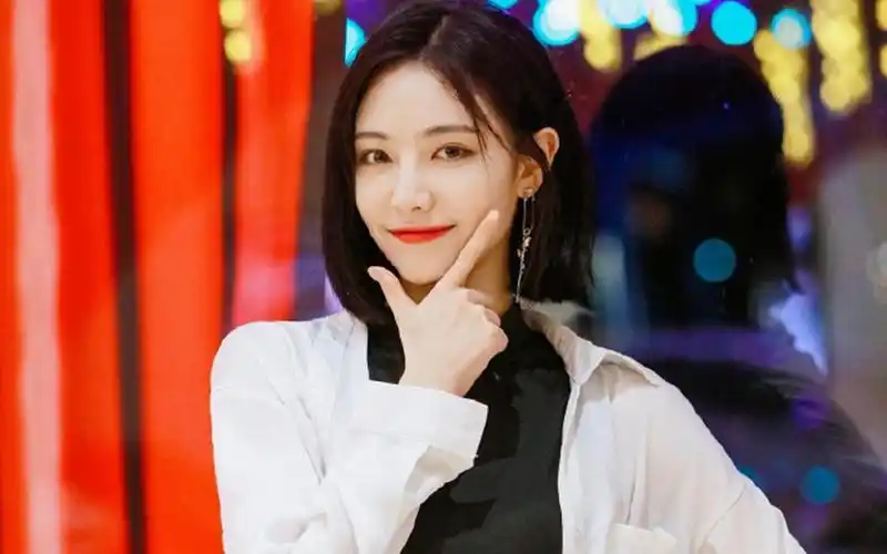 许佳琪早安福利来啦 《非日常狂欢》solo你们爱了吗?