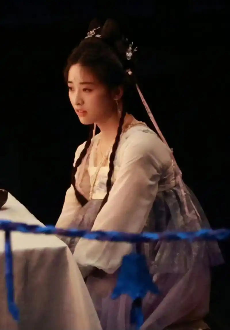 沈月《狐妖小狐娘竹业篇》东方秦兰路透图,这个古装造型好看吗?