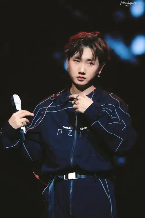 #汪苏泷实体专辑21世纪罗曼史##深圳海山日月音乐节#