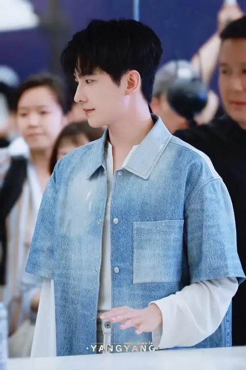 杨洋    特别鸣谢照片提供@韩立的外挂神器小绿瓶  禁改 | 禁商