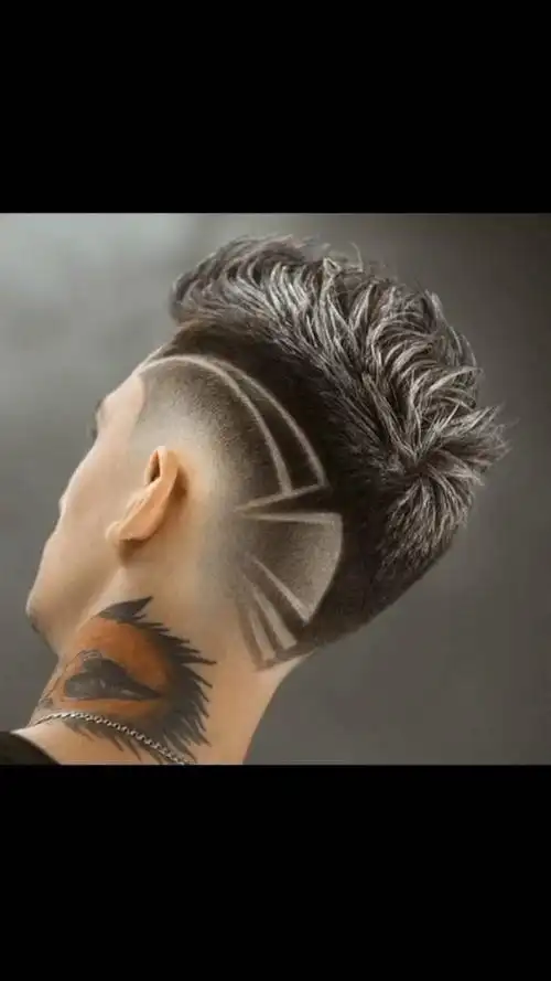 分享几款简单有型的男士雕刻发型,喜欢的话可以找发型师参考尝试.