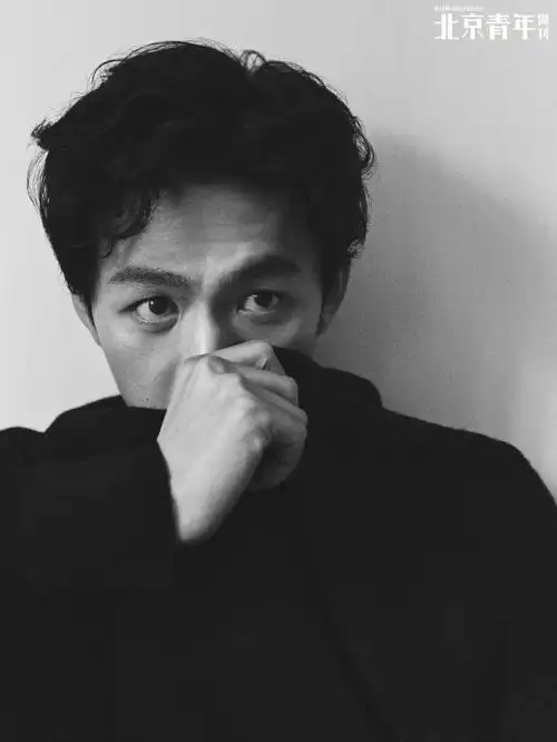 李鸿其x于黑白光影中释放情绪