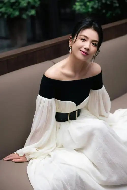 刘涛超话造型:@chloe化妆:@张梦音发型:@张梦音摄影:@axstudio@l刘禹