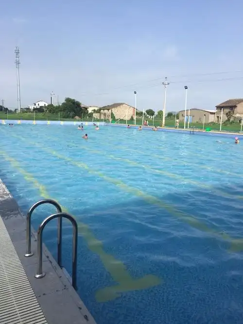 温岭一个村庄花费280万建起国标游泳池 免费对外开放