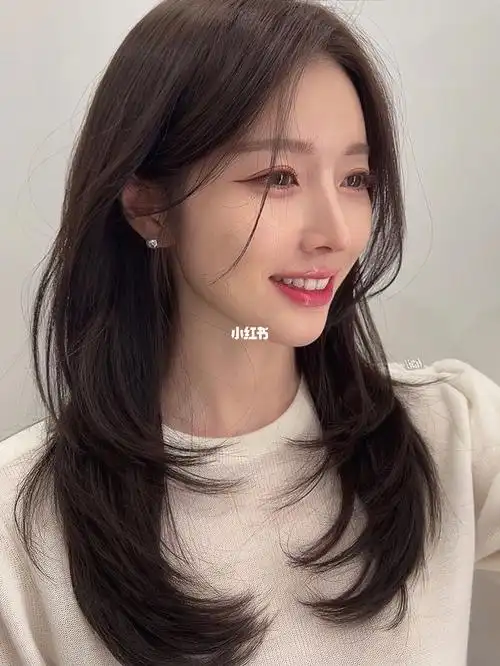 2022流行发型夏季轻薄款高层次感中长发发型75不挑脸型温柔气质我都